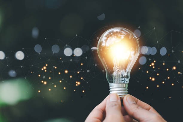 Descubra como implementar uma cultura de inovação em empresas tradicionais, estimulando criatividade, adaptação e vantagem competitiva.