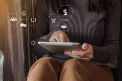 Aprenda como criar MVPs de produtos digitais usando ferramentas acessíveis, testando ideias com rapidez e baixo investimento.