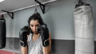 Mulheres lideram interesse por lutas esportivas no país: 62% querem iniciar, continuar ou retomar a prática em 2026